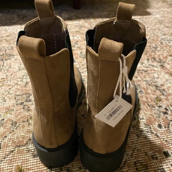 NWT American Eagle Chelsea Boots - Picture 4 of 4